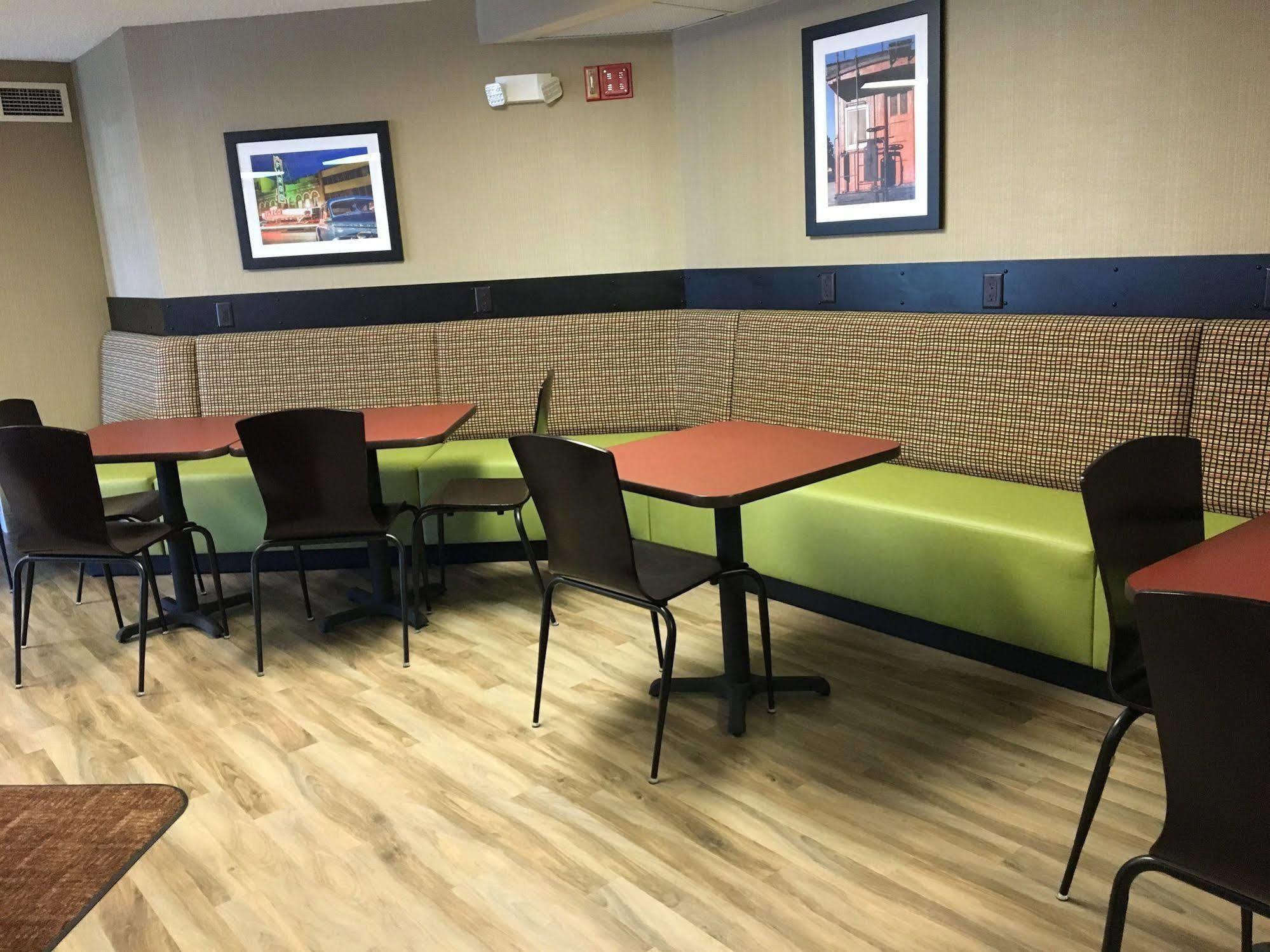 Kelly Inn 13Th Avenue Fargo Zewnętrze zdjęcie
